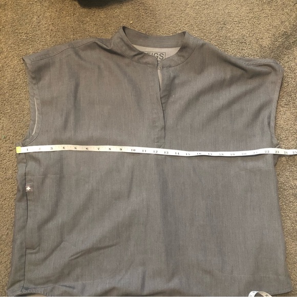 FIGS Graphite Rafaela Oversized Sleeveless Scrub Top Size Medium - Picture 12 of 13